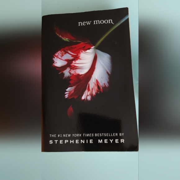 The Twilight Saga New Moon by Stephenie Meyer 2008 Trade Paperback) Good Cond. - Picture 2 of 4